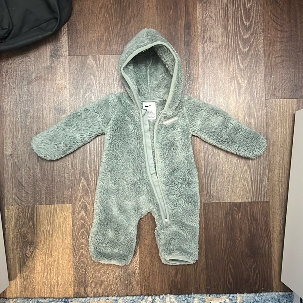 Nike newborn full body zip up coat with footies, barely used.